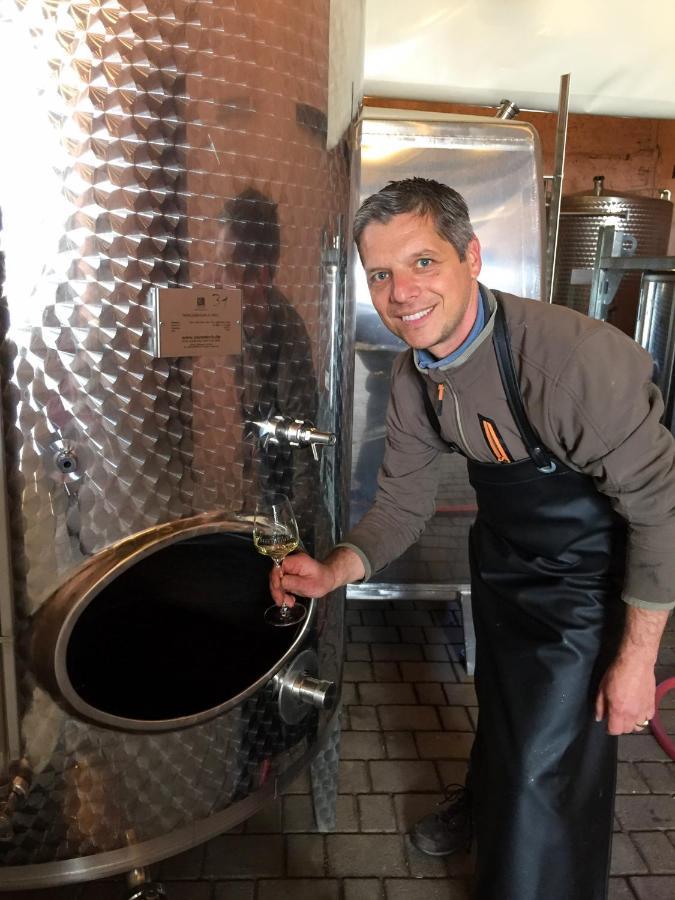 Kapelle - Urlaub Auf Dem Weingut Apartment Maring-Noviand Luaran gambar